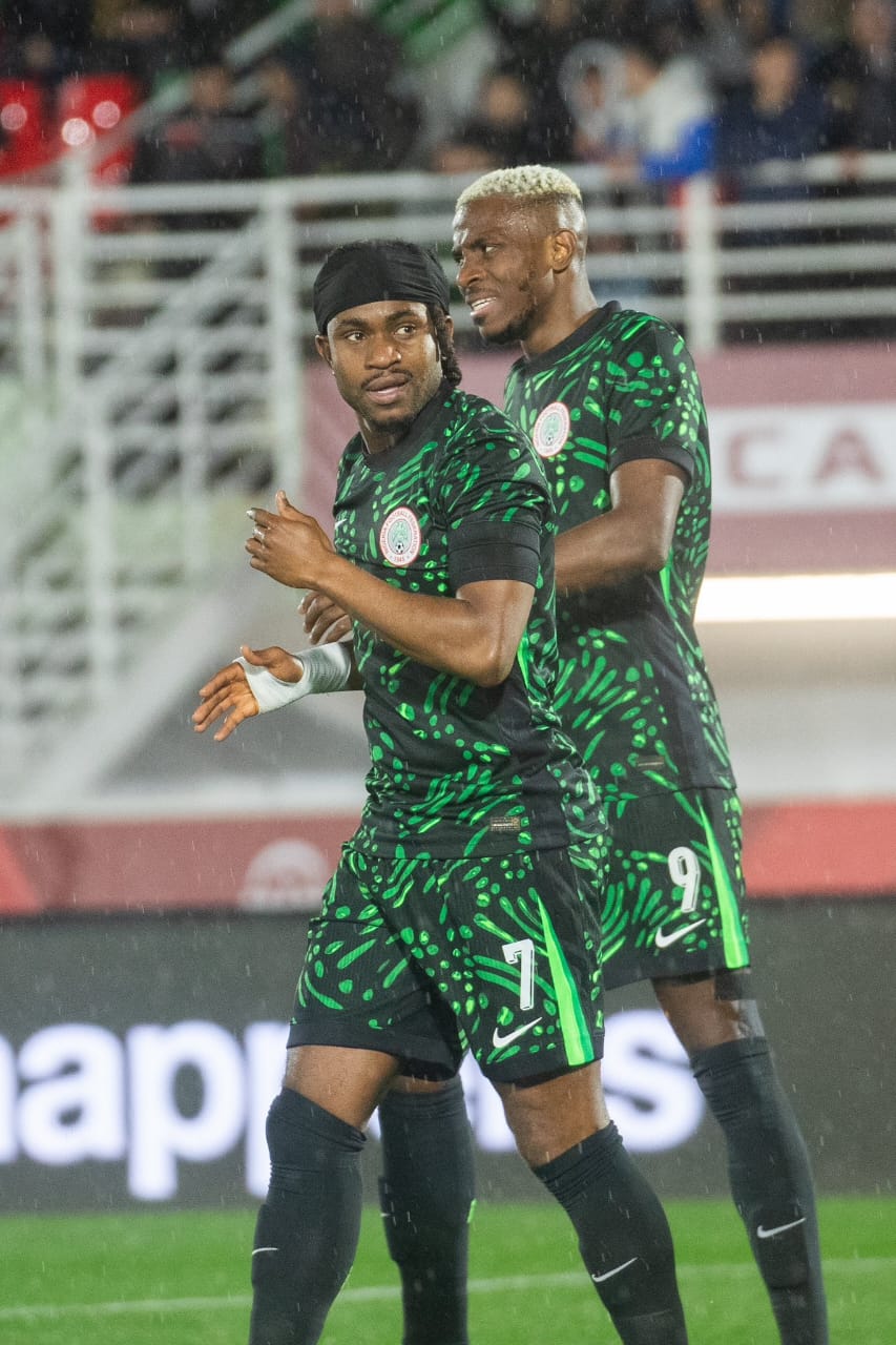 Nigerians attack Osimhen on social media over perceived rude attitude to Lookman