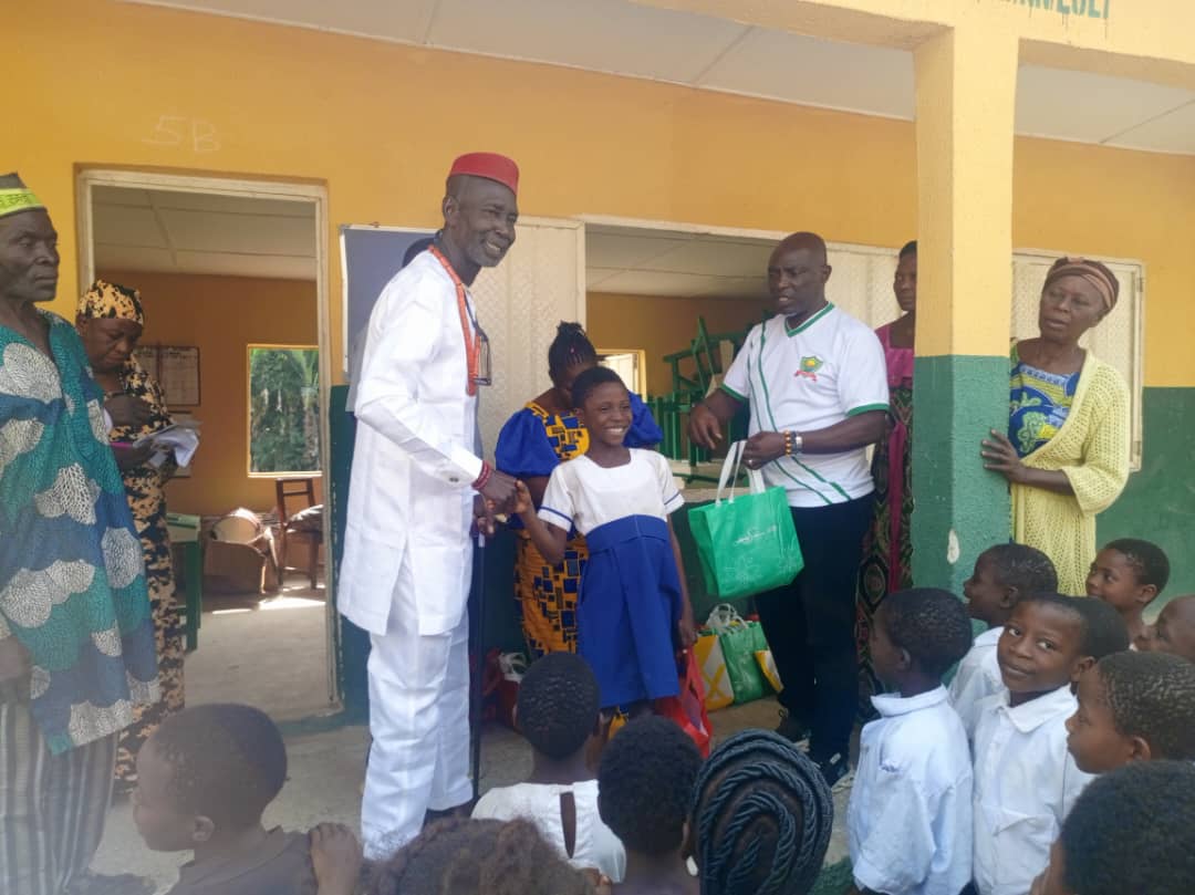 Cover image for Paul Okoku, Ndokwa Association Atlanta donate materials to pupils of Igbe Ogume Primary School