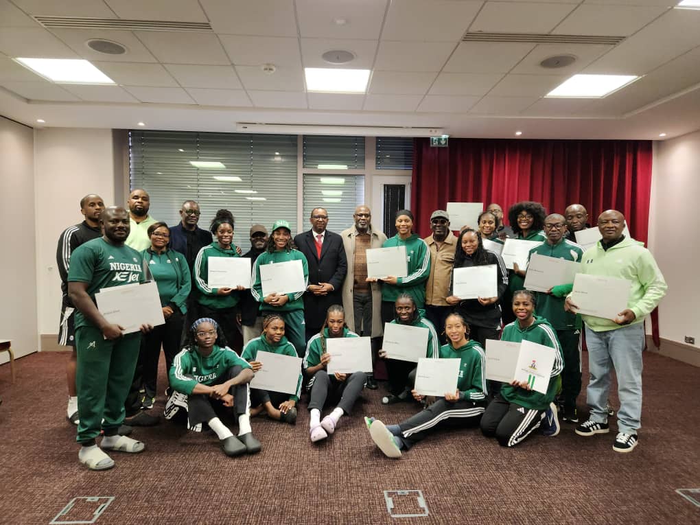 Cover image for FG fulfills promises as D'Tigress' players receive documents of houses, National Honours 