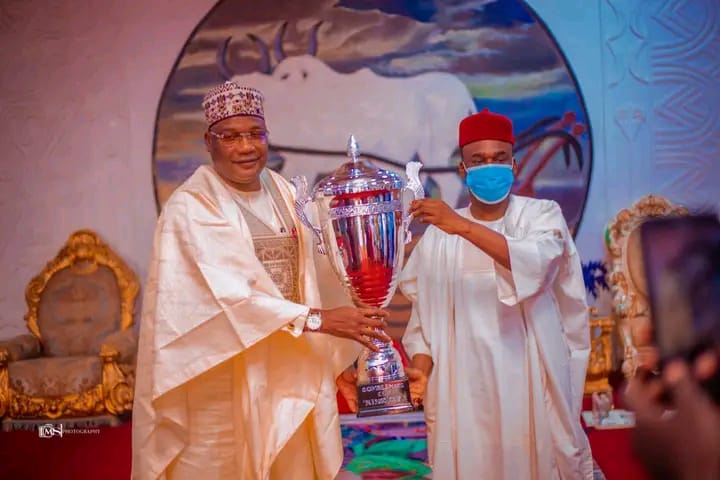 Cover image for Gara Gombe presents cup to Emir of Gombe